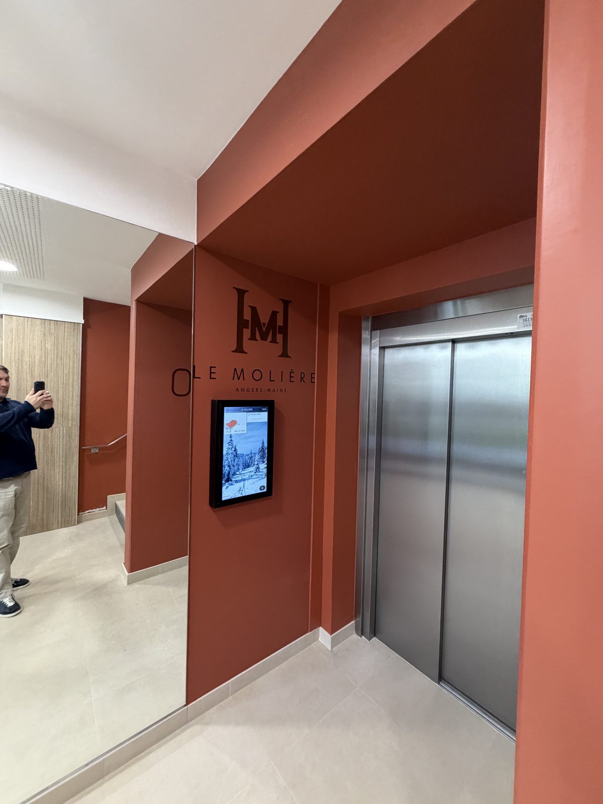 Ascenseur avec branding Le Moli&egrave;re
