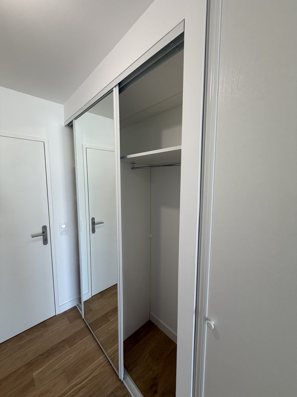 Placard int&eacute;gr&eacute; avec miroir