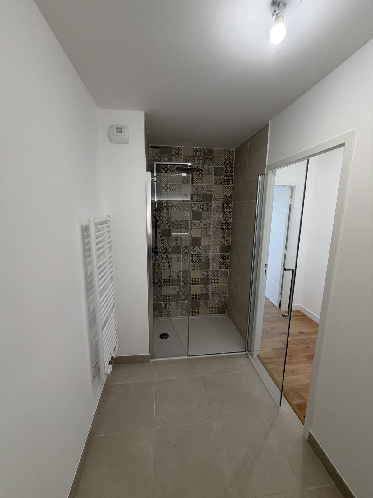 Salle de bain vue d'ensemble