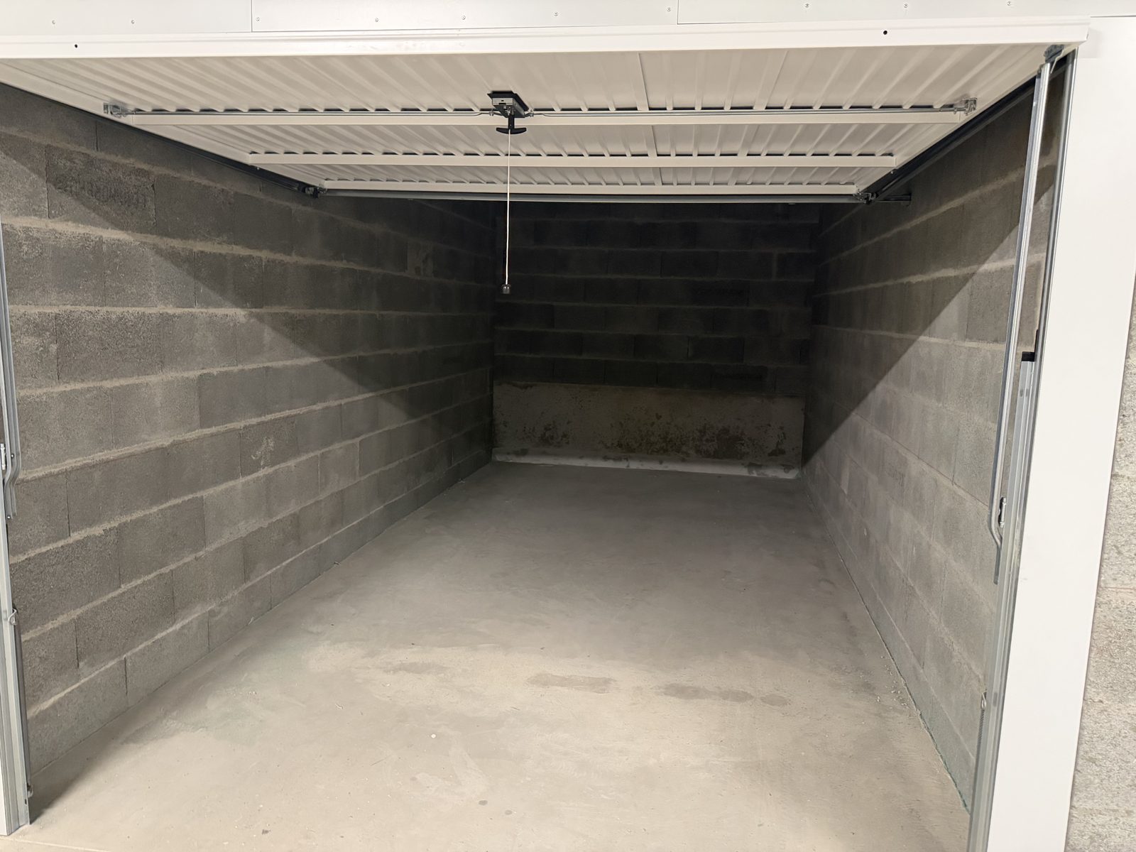 Garage priv&eacute; ferm&eacute;